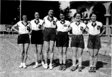 US Yverdon, première équipe féminine vaudoise, lors d'un tournoi à Genève en 1933